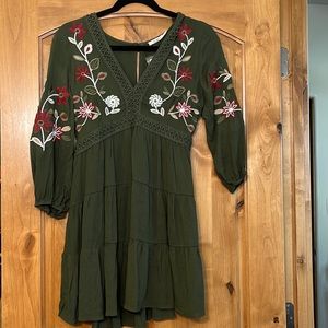 Francesca’s green floral print dress